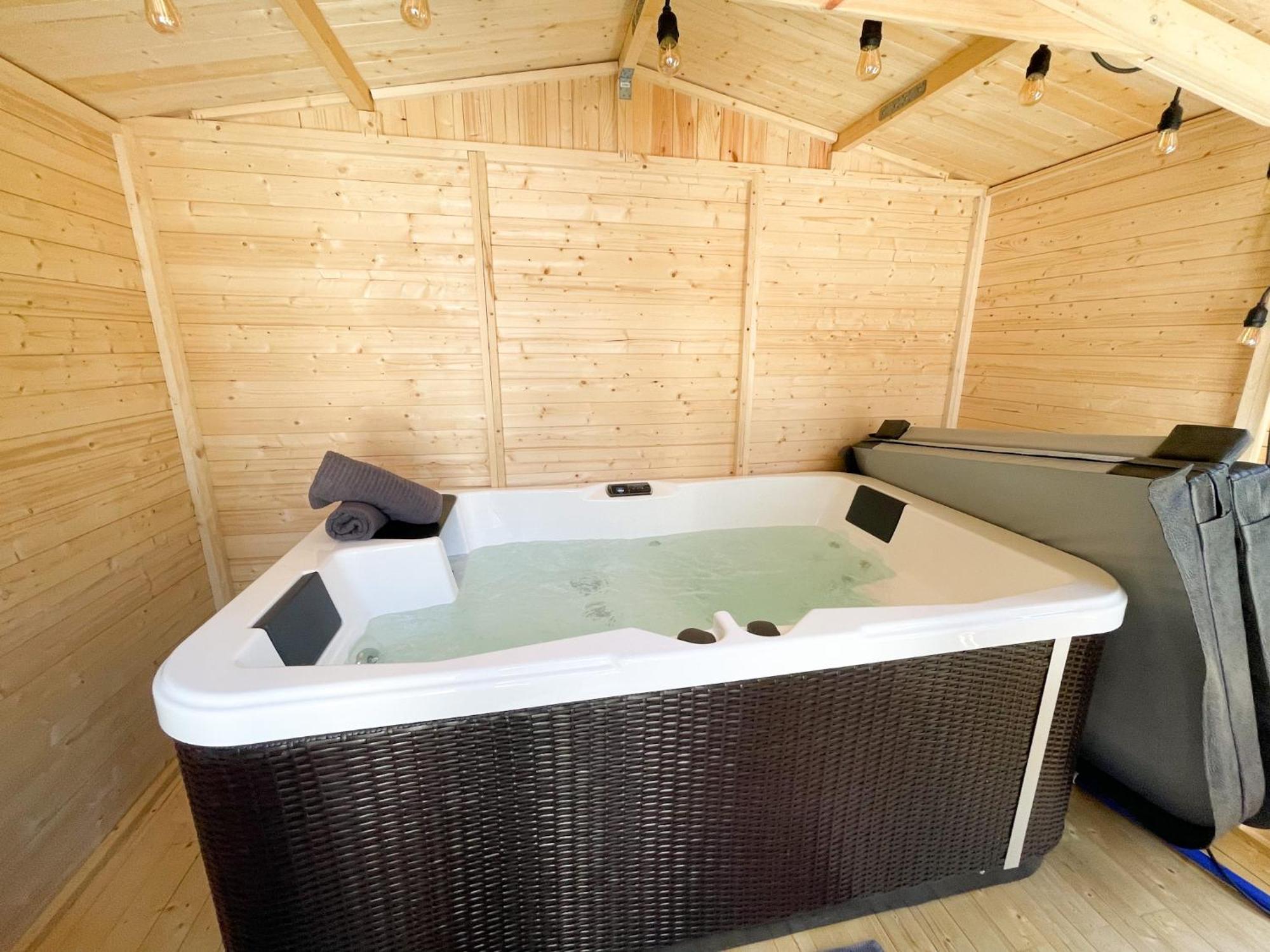 Jacuzzi Au Cocon Brestois Apartment Brest